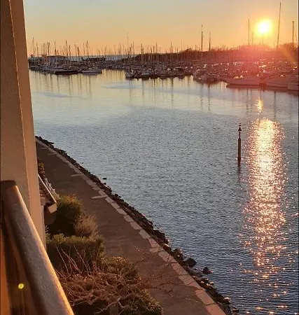 Bel Avec Jolie Vue Sur L'eau *